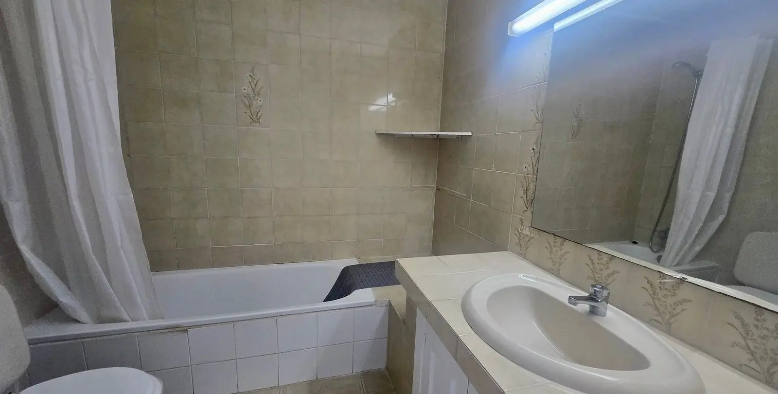 Sale of middle floor apartment in Torrenueva 13