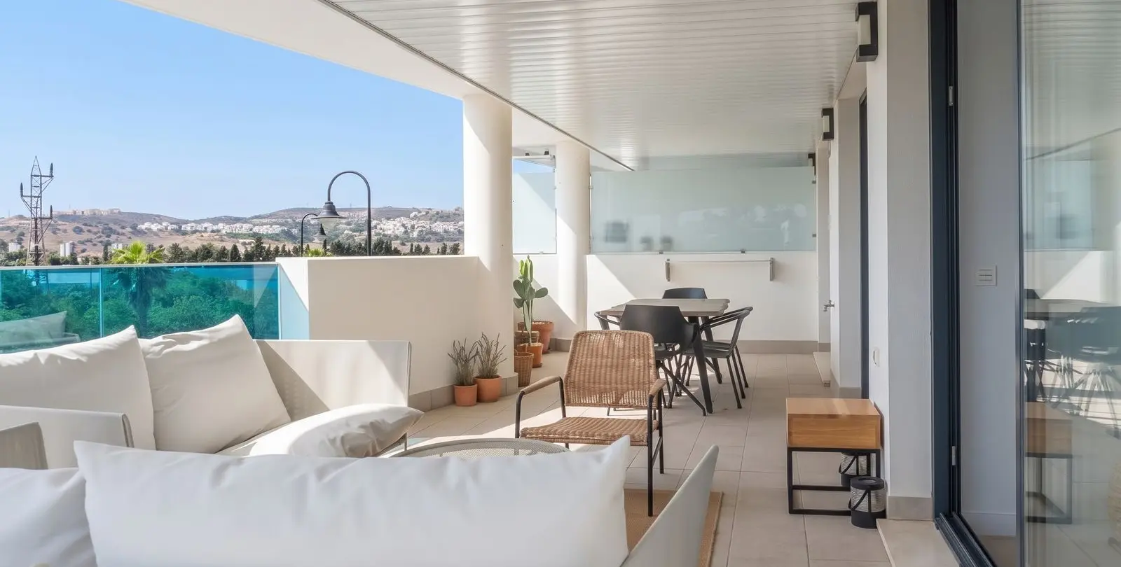 Продажа апартаментов на среднем этаже в Las Lagunas 1