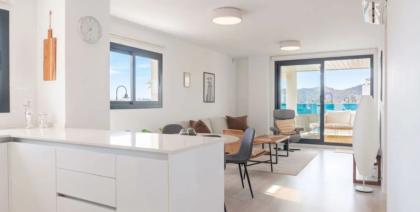 Продажа апартаментов на среднем этаже в Las Lagunas 6