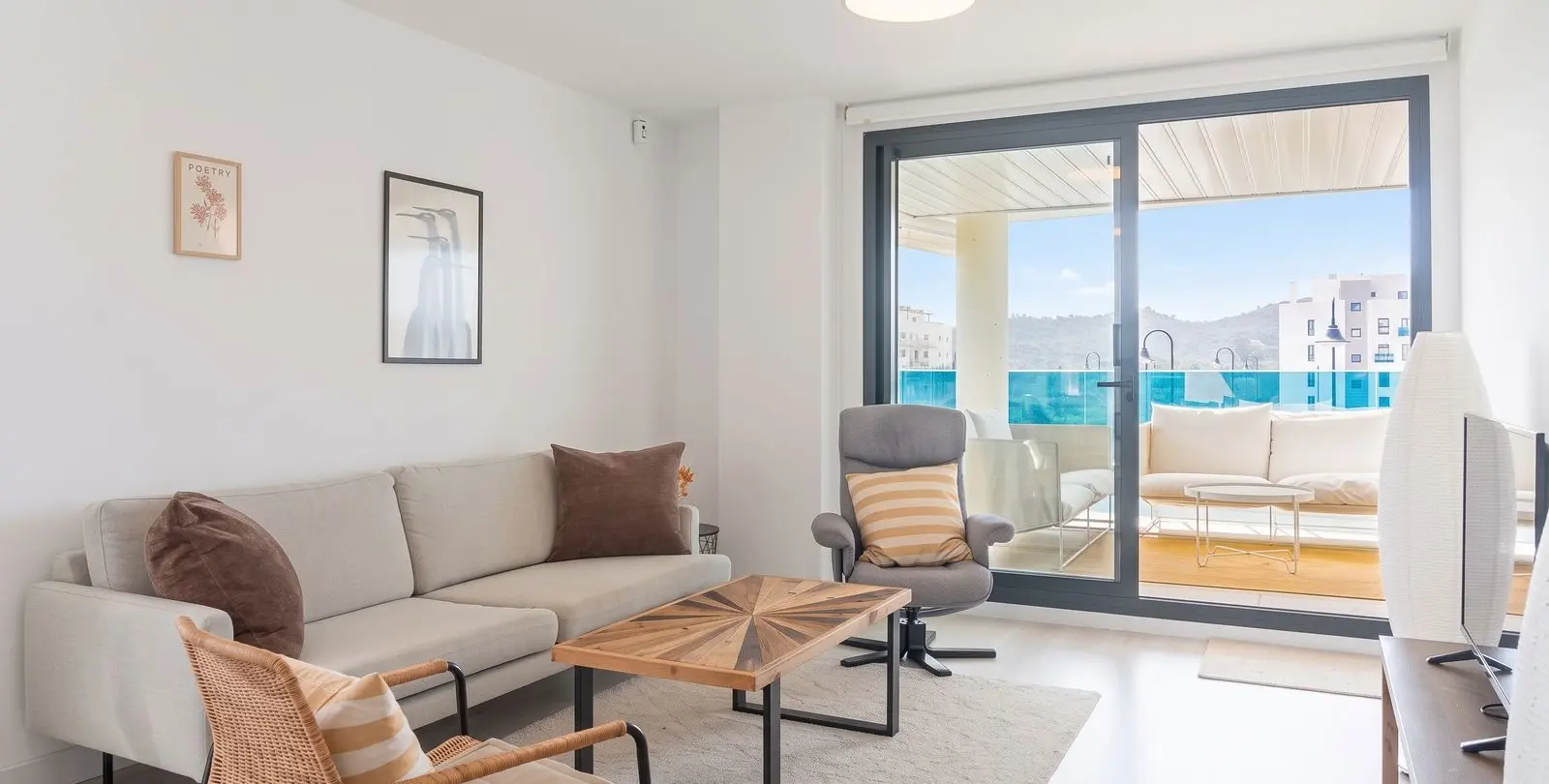 Продажа апартаментов на среднем этаже в Las Lagunas 10