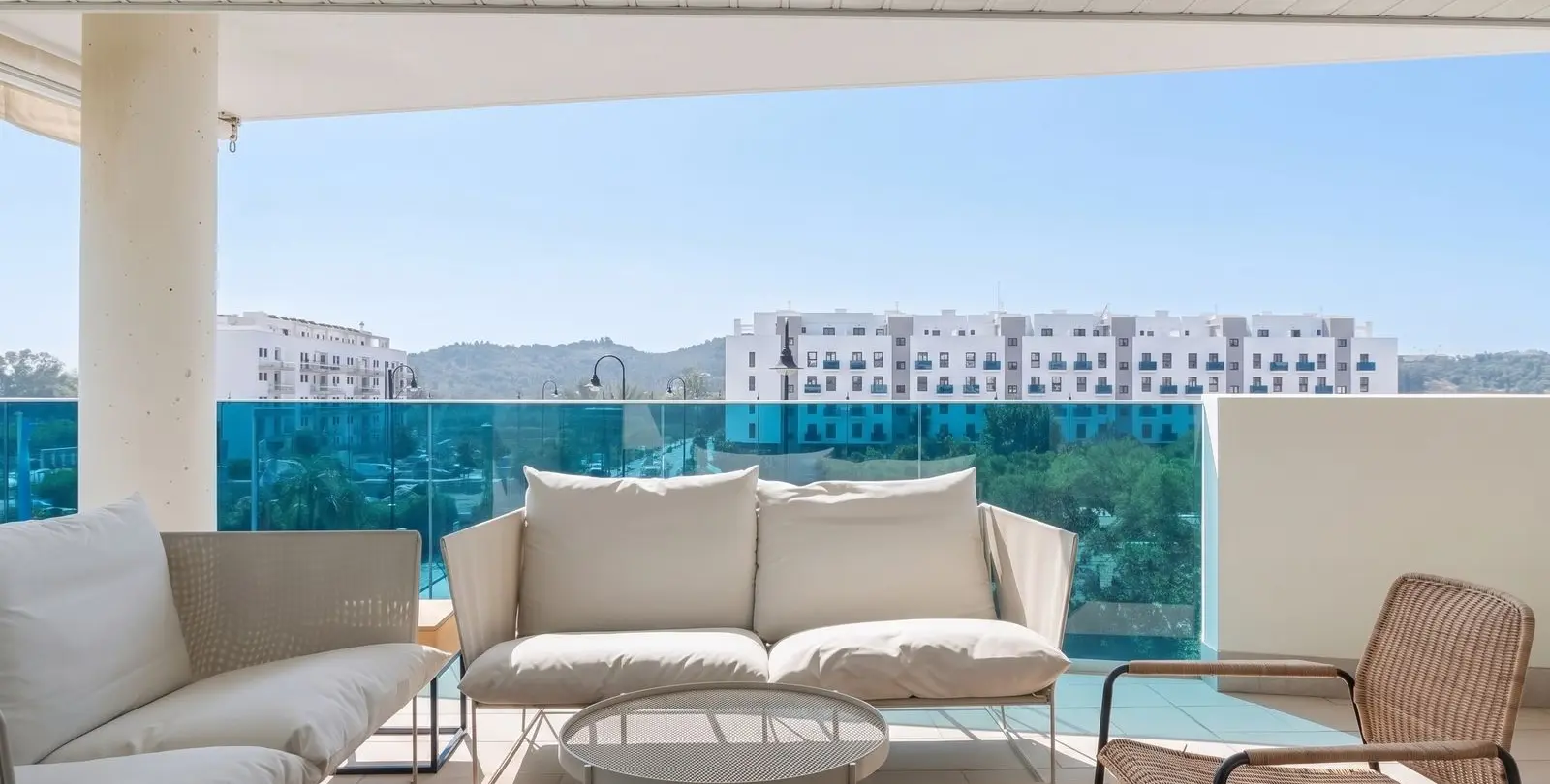 Продажа апартаментов на среднем этаже в Las Lagunas 13