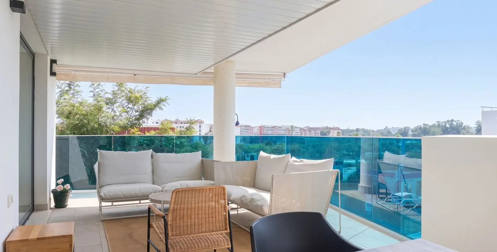 Продажа апартаментов на среднем этаже в Las Lagunas 15