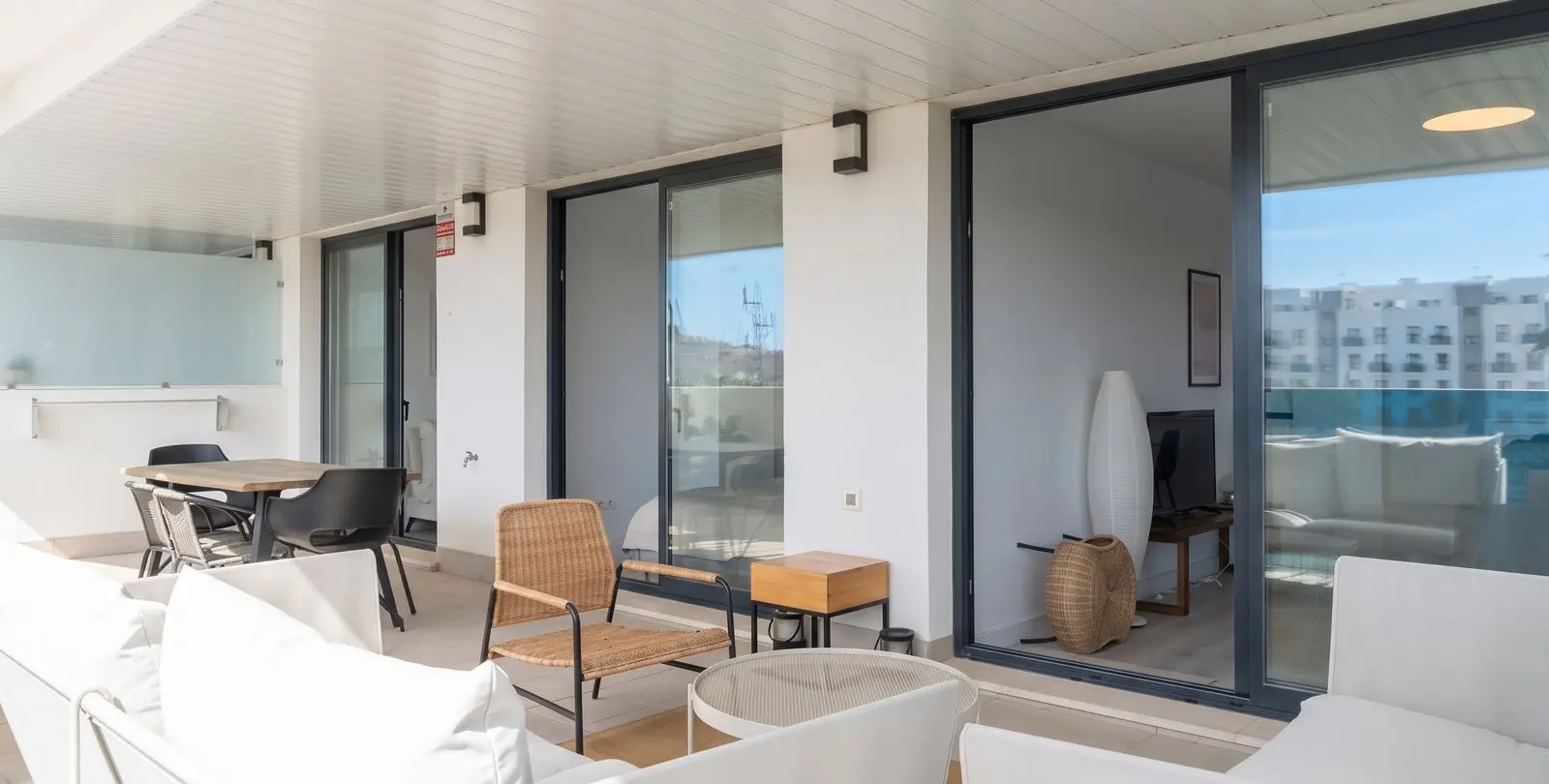 Продажа апартаментов на среднем этаже в Las Lagunas 16