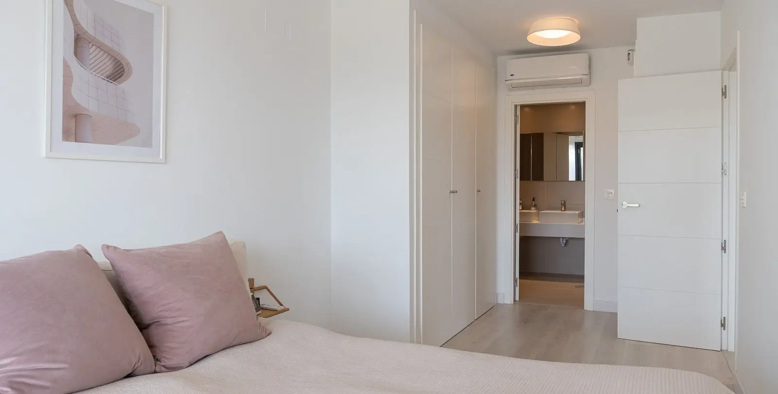 Продажа апартаментов на среднем этаже в Las Lagunas 22