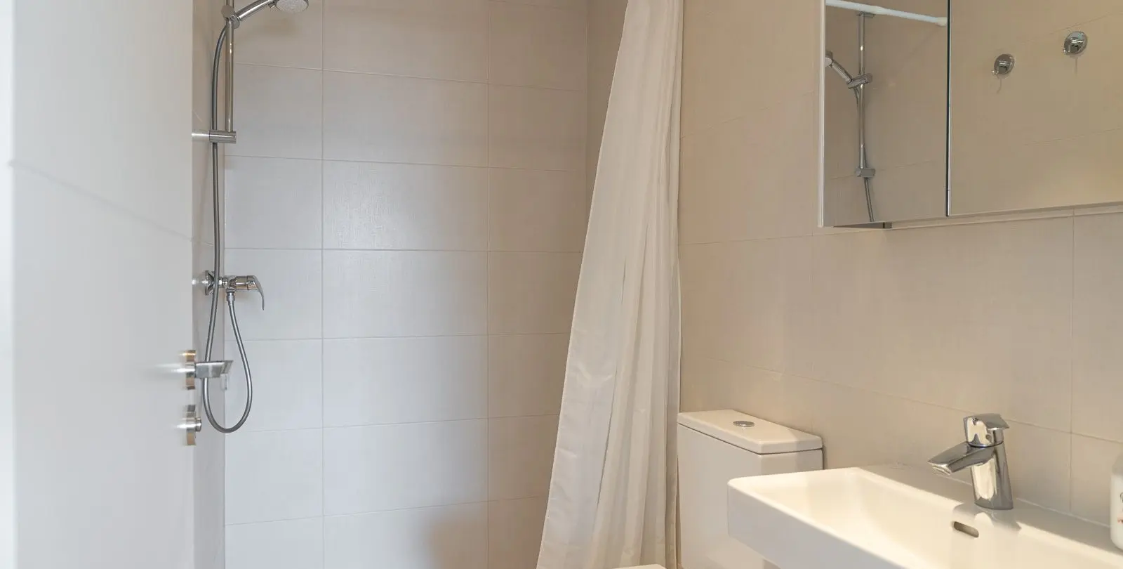 Продажа апартаментов на среднем этаже в Las Lagunas 29
