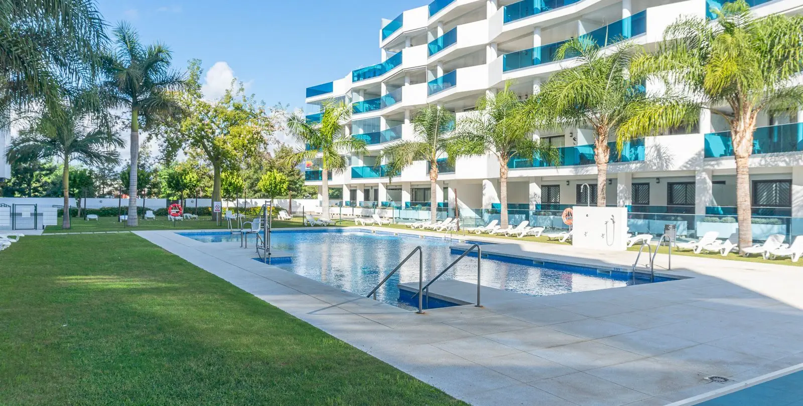 Продажа апартаментов на среднем этаже в Las Lagunas 32