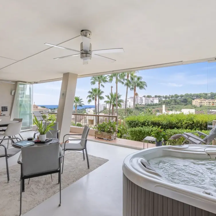 Продажа апартаментов на среднем этаже в Miraflores