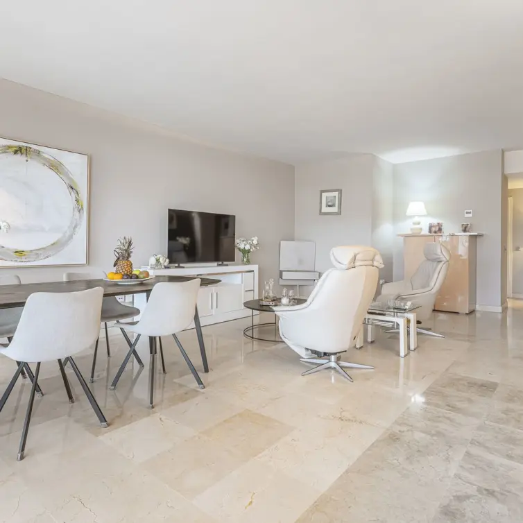 Продажа апартаментов на среднем этаже в Miraflores