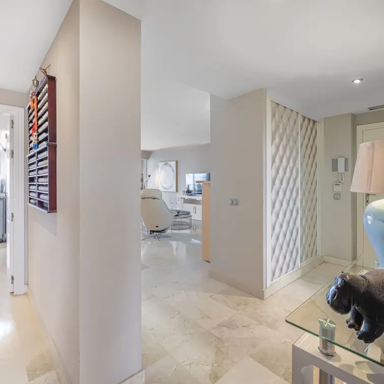 Продажа апартаментов на среднем этаже в Miraflores
