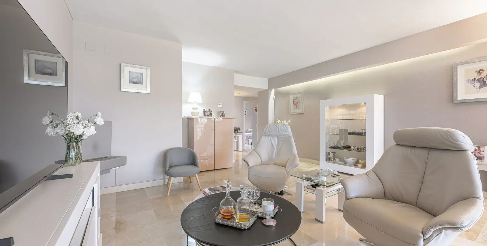 Продажа апартаментов на среднем этаже в Miraflores 19
