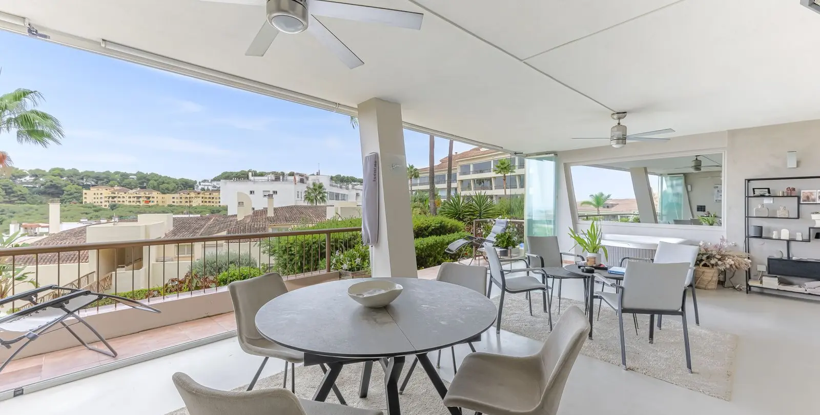 Продажа апартаментов на среднем этаже в Miraflores 25