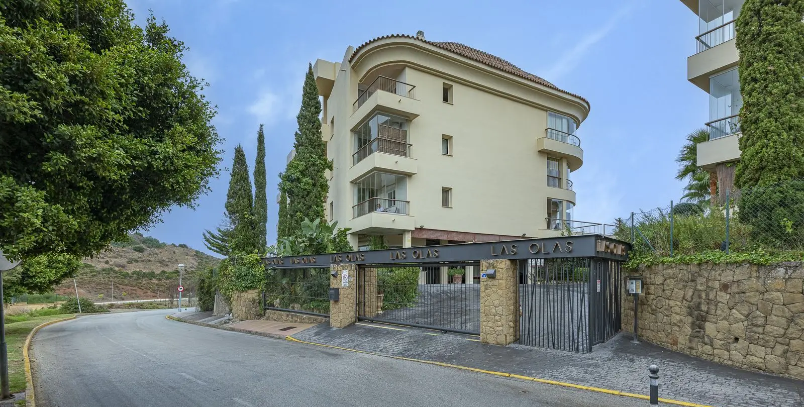 Продажа апартаментов на среднем этаже в Miraflores 34