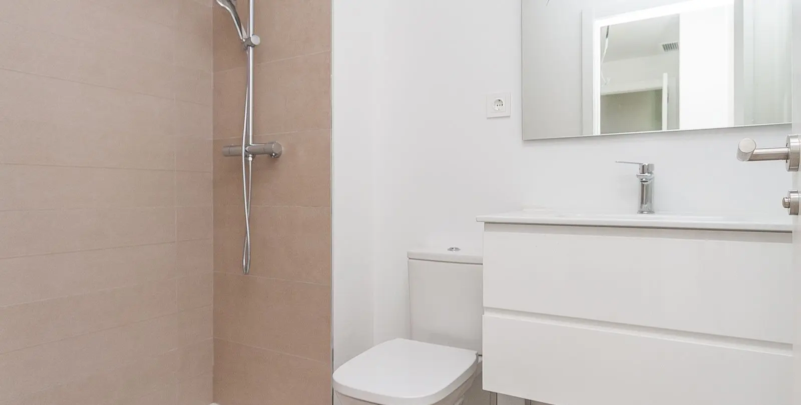 Venta de apartamento en planta media en El Chaparral 9