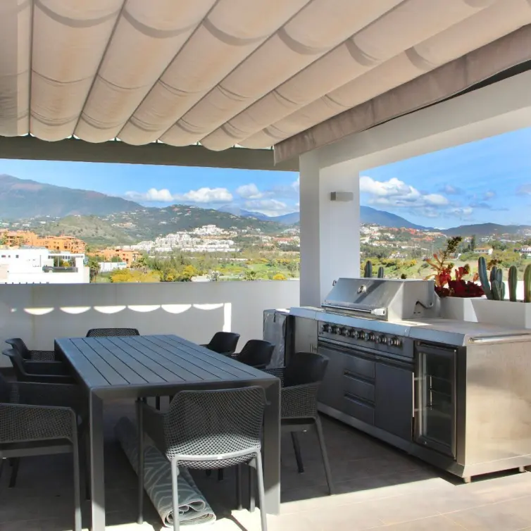 Sale of penthouse in Benahavís
