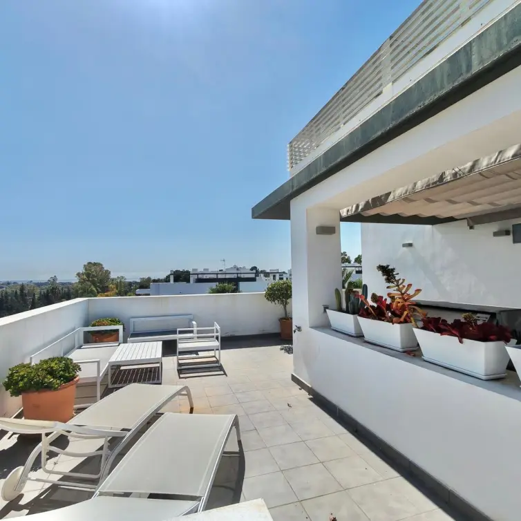 Sale of penthouse in Benahavís