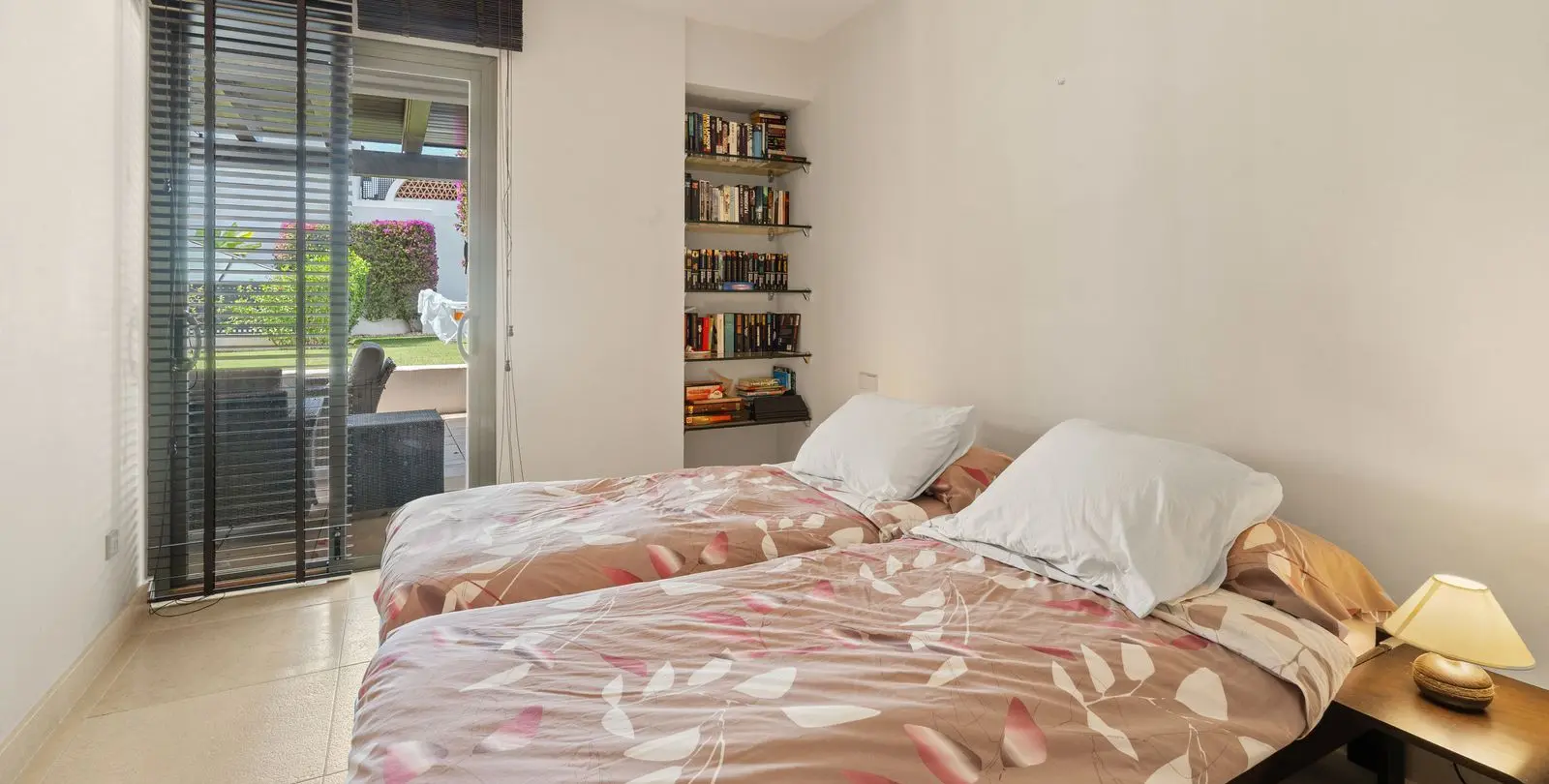 Venta de apartamento en planta baja en Los Flamingos 25