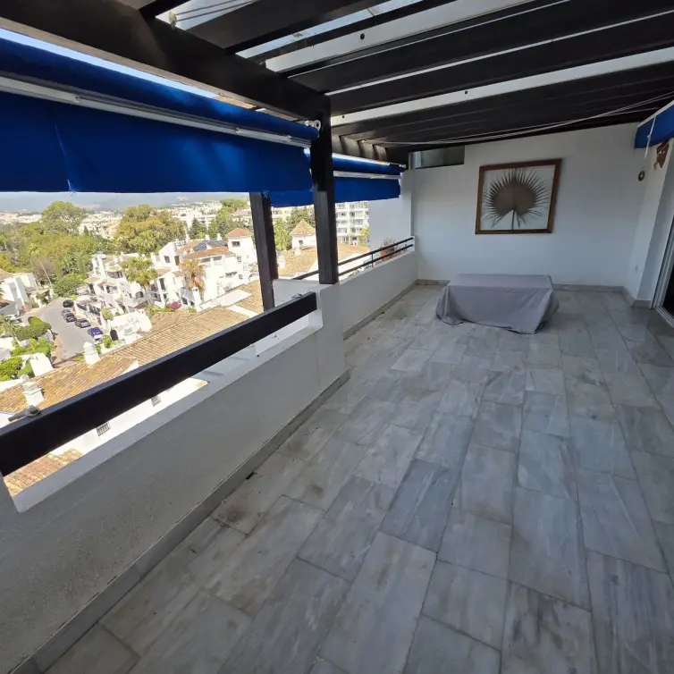 Sale of middle floor apartment in Puerto Banús