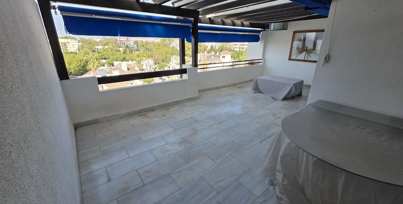 Sale of middle floor apartment in Puerto Banús 4