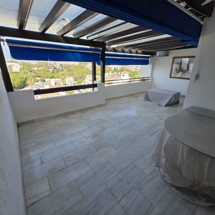 Sale of middle floor apartment in Puerto Banús
