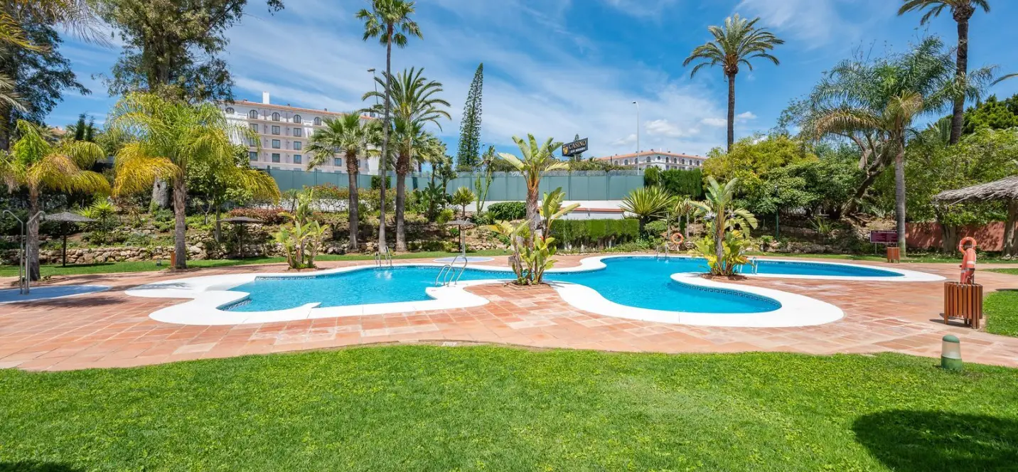 Sale of middle floor apartment in Puerto Banús 4