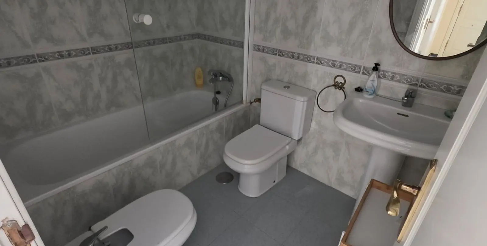 Sale of middle floor apartment in Puerto Banús 14