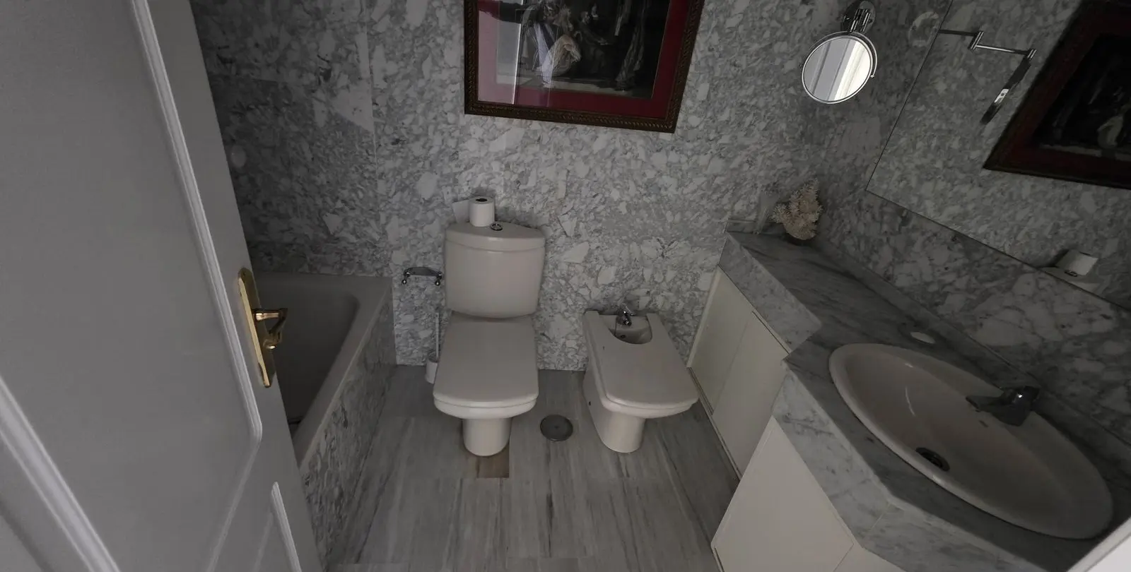 Sale of middle floor apartment in Puerto Banús 15