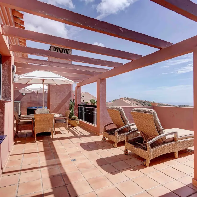 Sale of penthouse in Calahonda