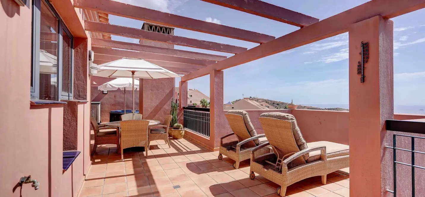 Sale of penthouse in Calahonda 1