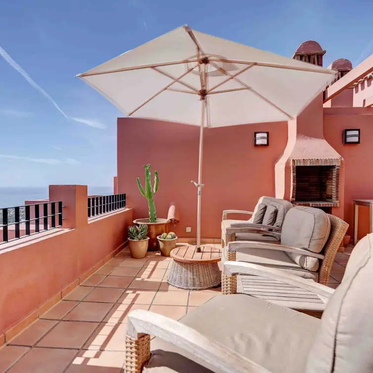 Sale of penthouse in Calahonda