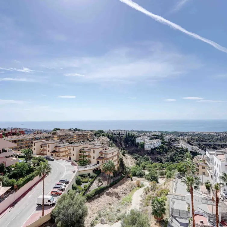 Sale of penthouse in Calahonda