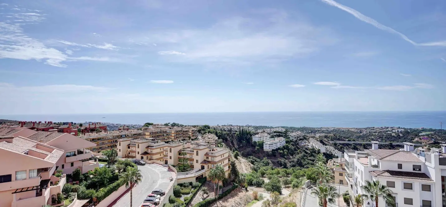 Sale of penthouse in Calahonda 3