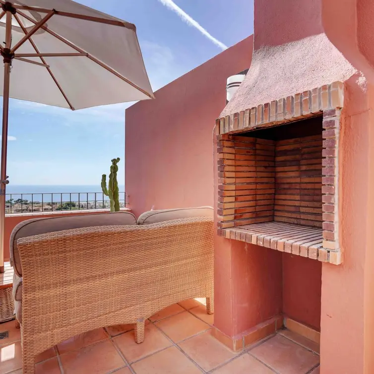 Sale of penthouse in Calahonda