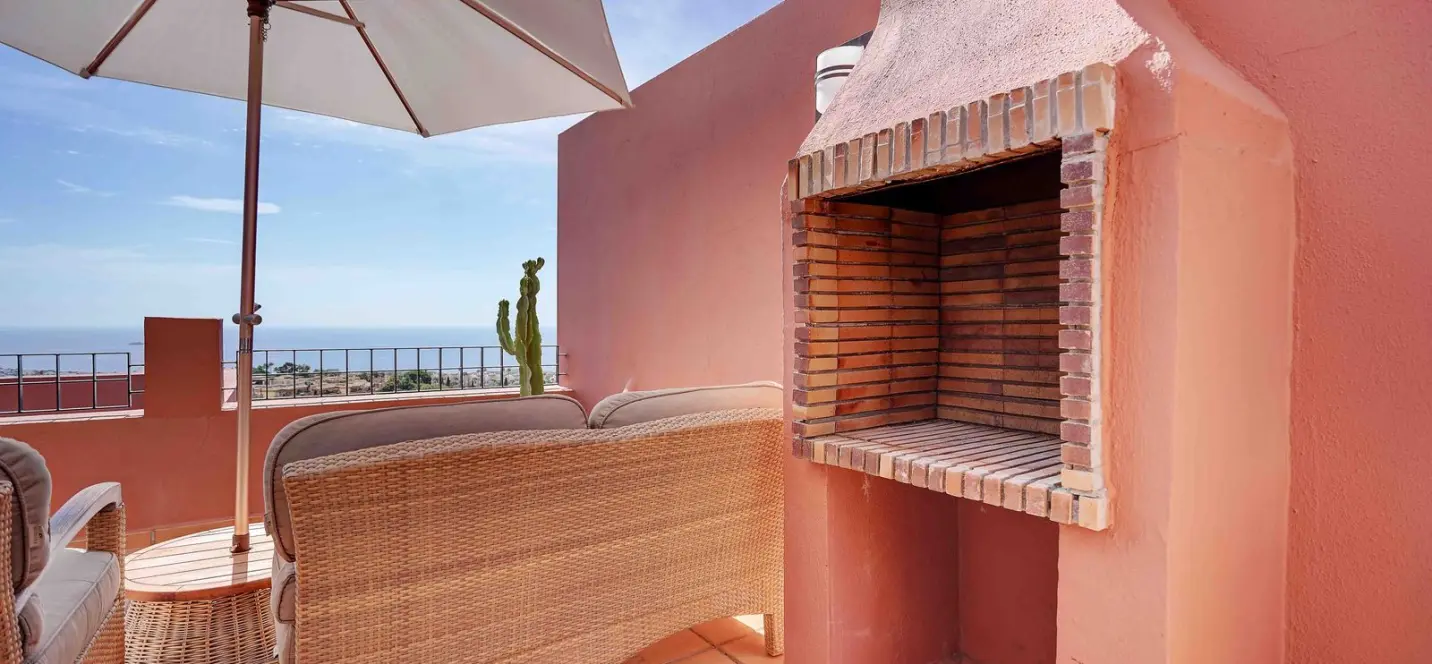 Sale of penthouse in Calahonda 4