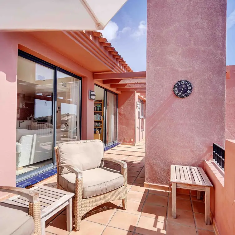 Sale of penthouse in Calahonda