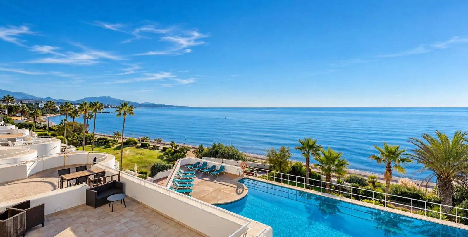 Sale of penthouse in Estepona 1