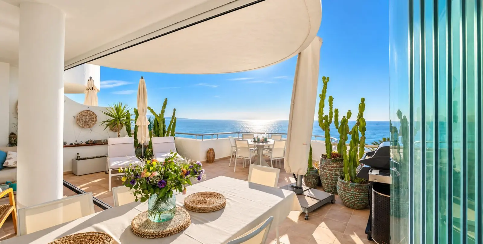 Sale of penthouse in Estepona 12