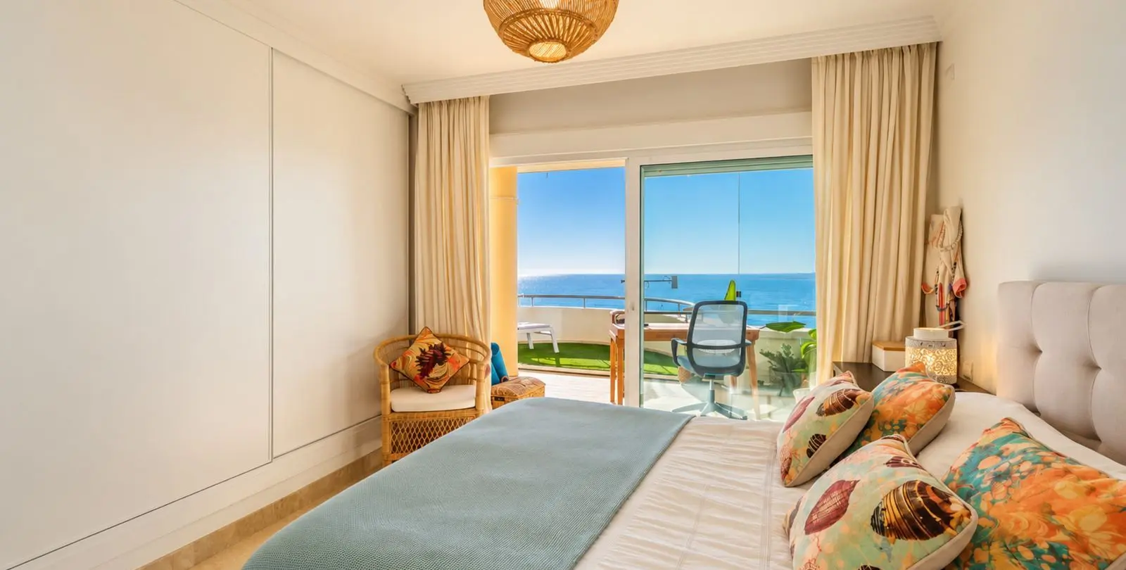 Sale of penthouse in Estepona 28