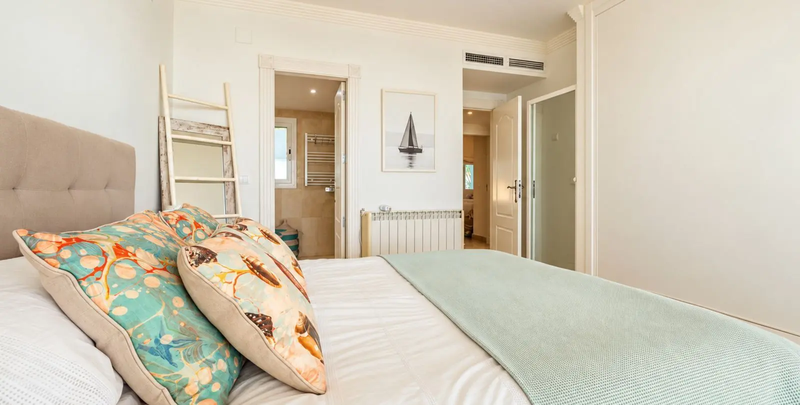Sale of penthouse in Estepona 30