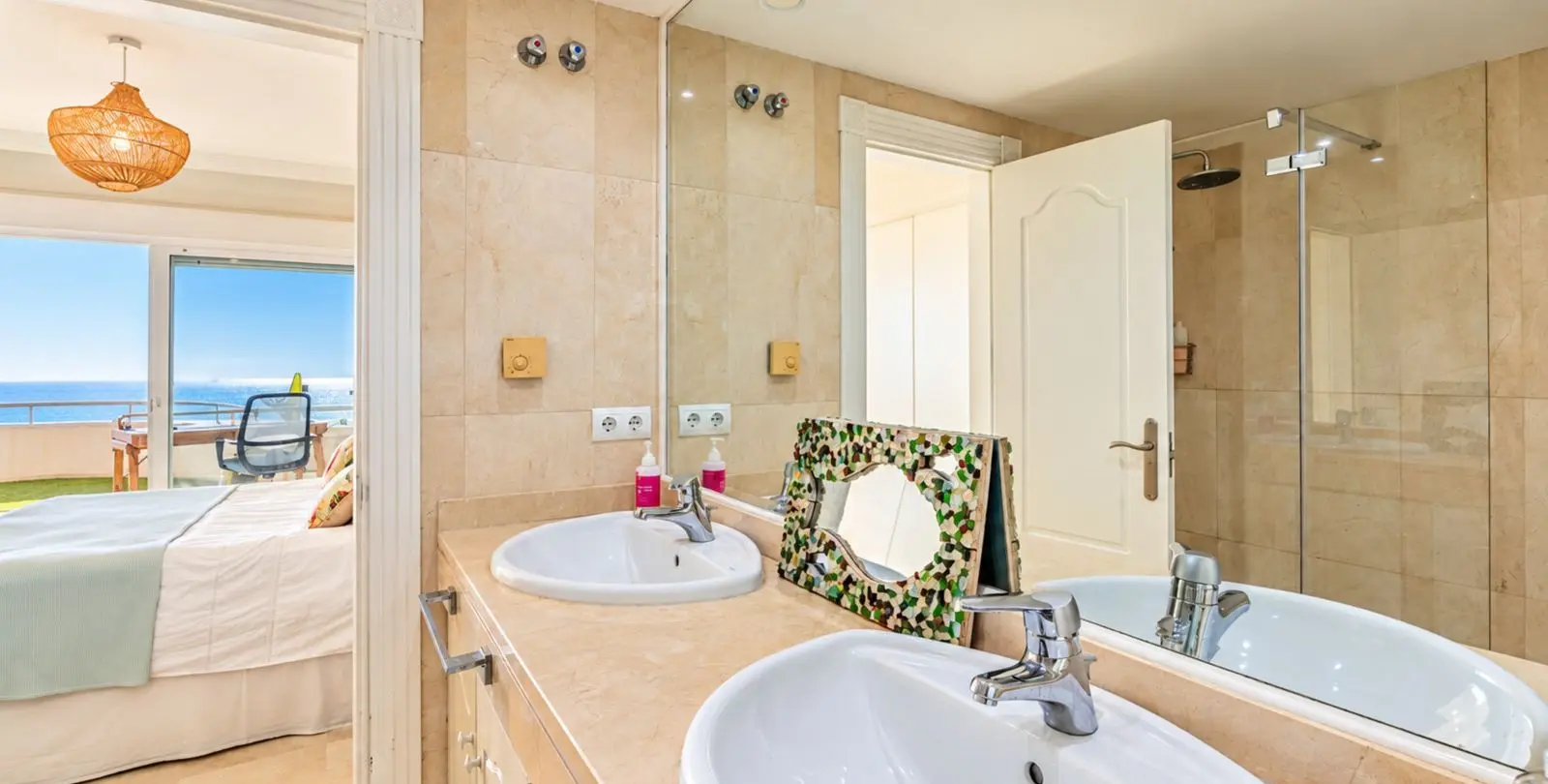 Sale of penthouse in Estepona 34