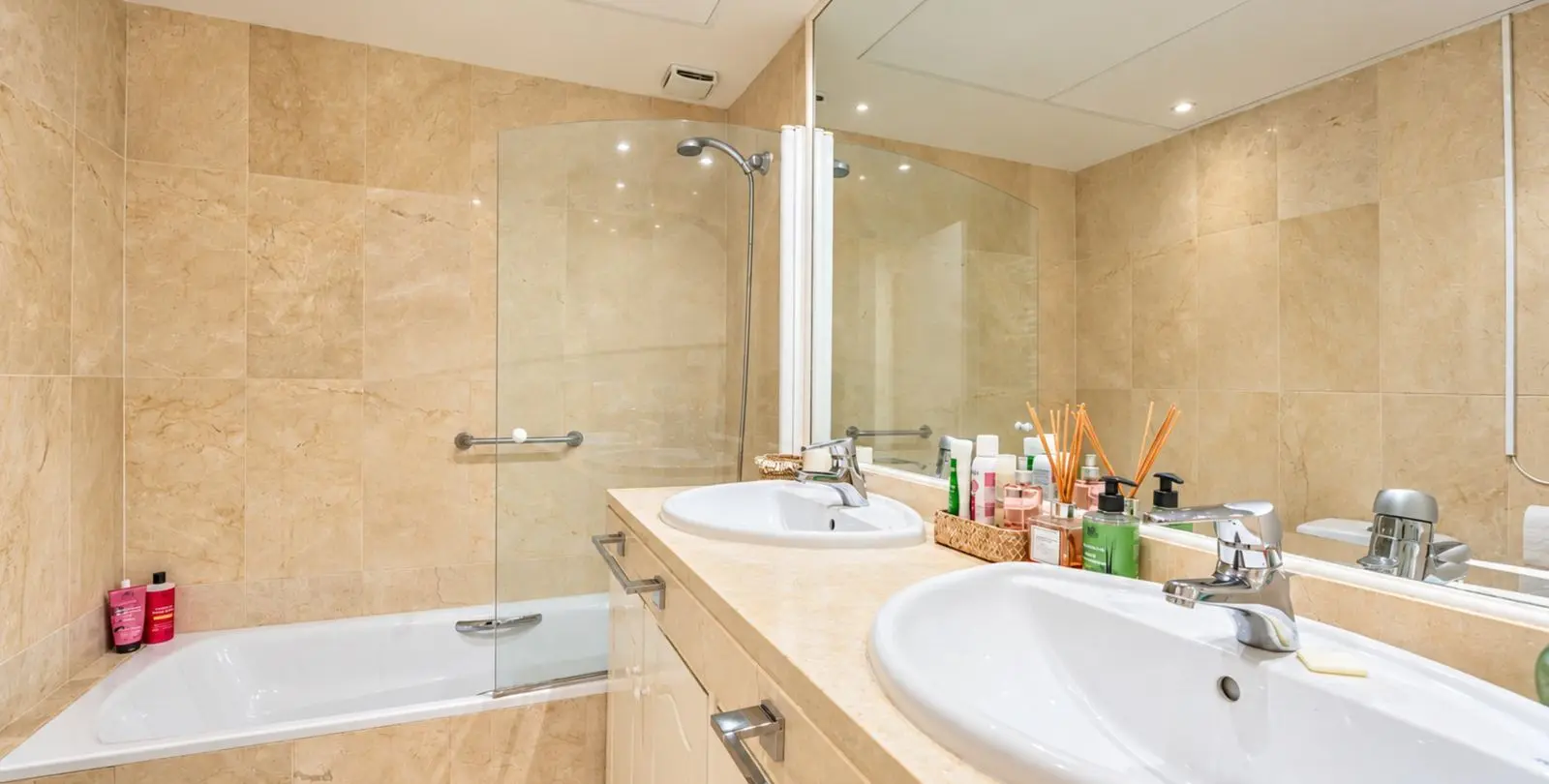 Sale of penthouse in Estepona 37