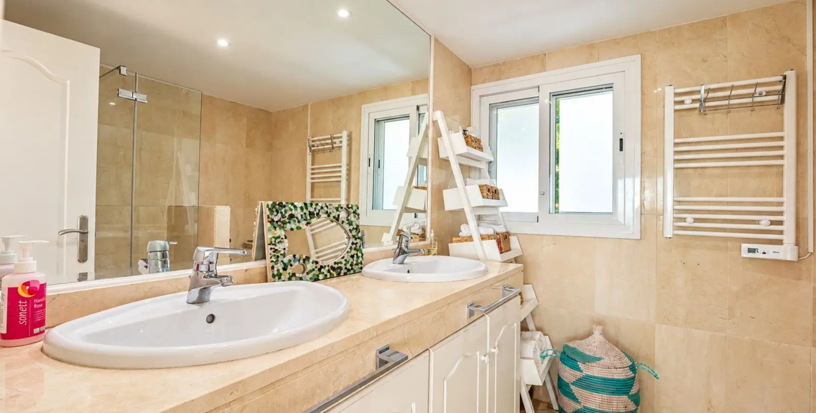 Sale of penthouse in Estepona 39
