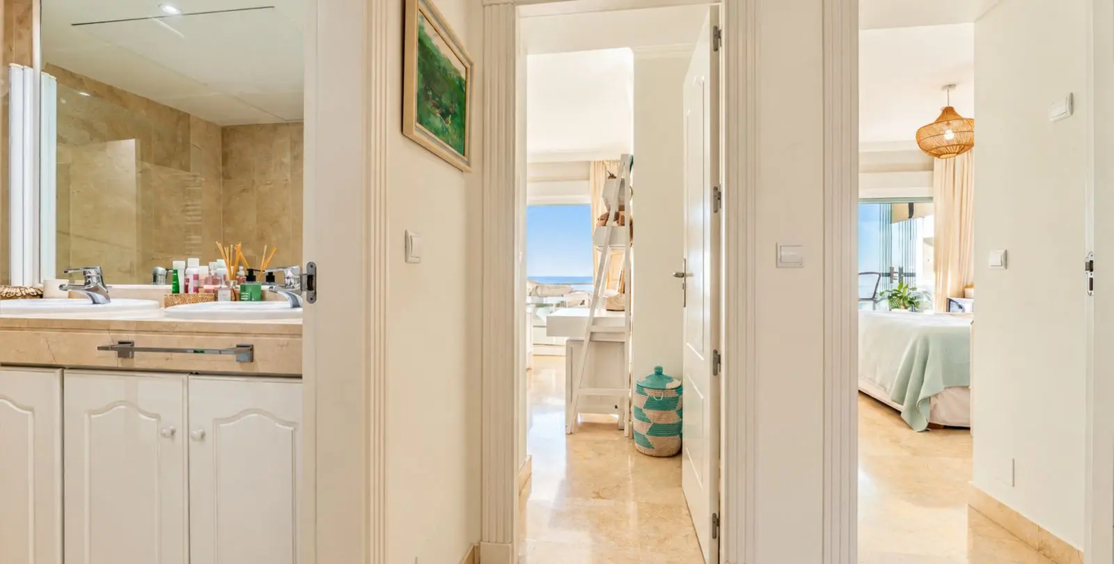 Sale of penthouse in Estepona 43