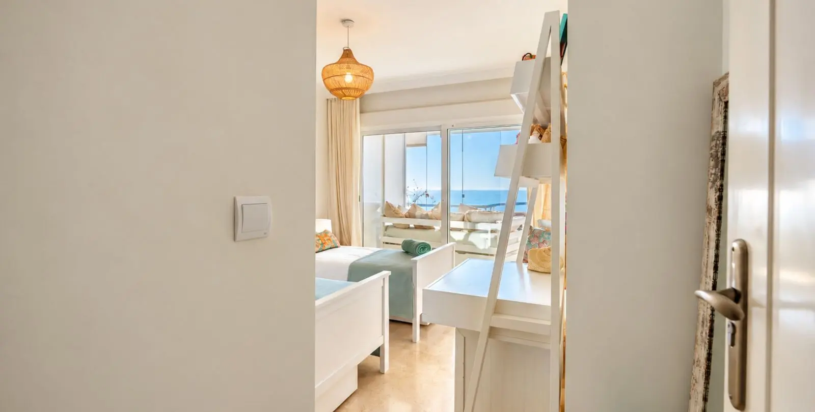 Sale of penthouse in Estepona 47