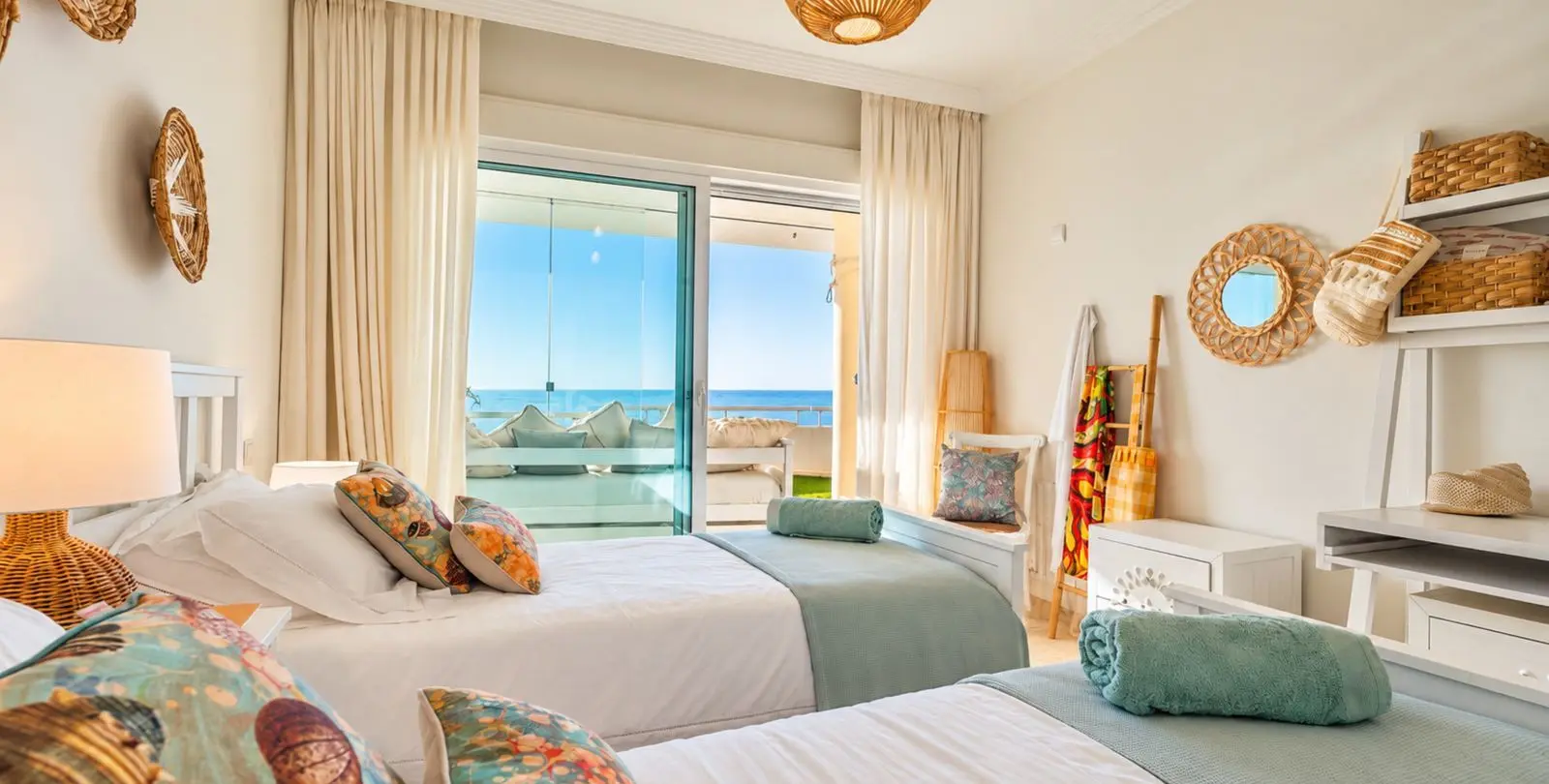 Sale of penthouse in Estepona 50