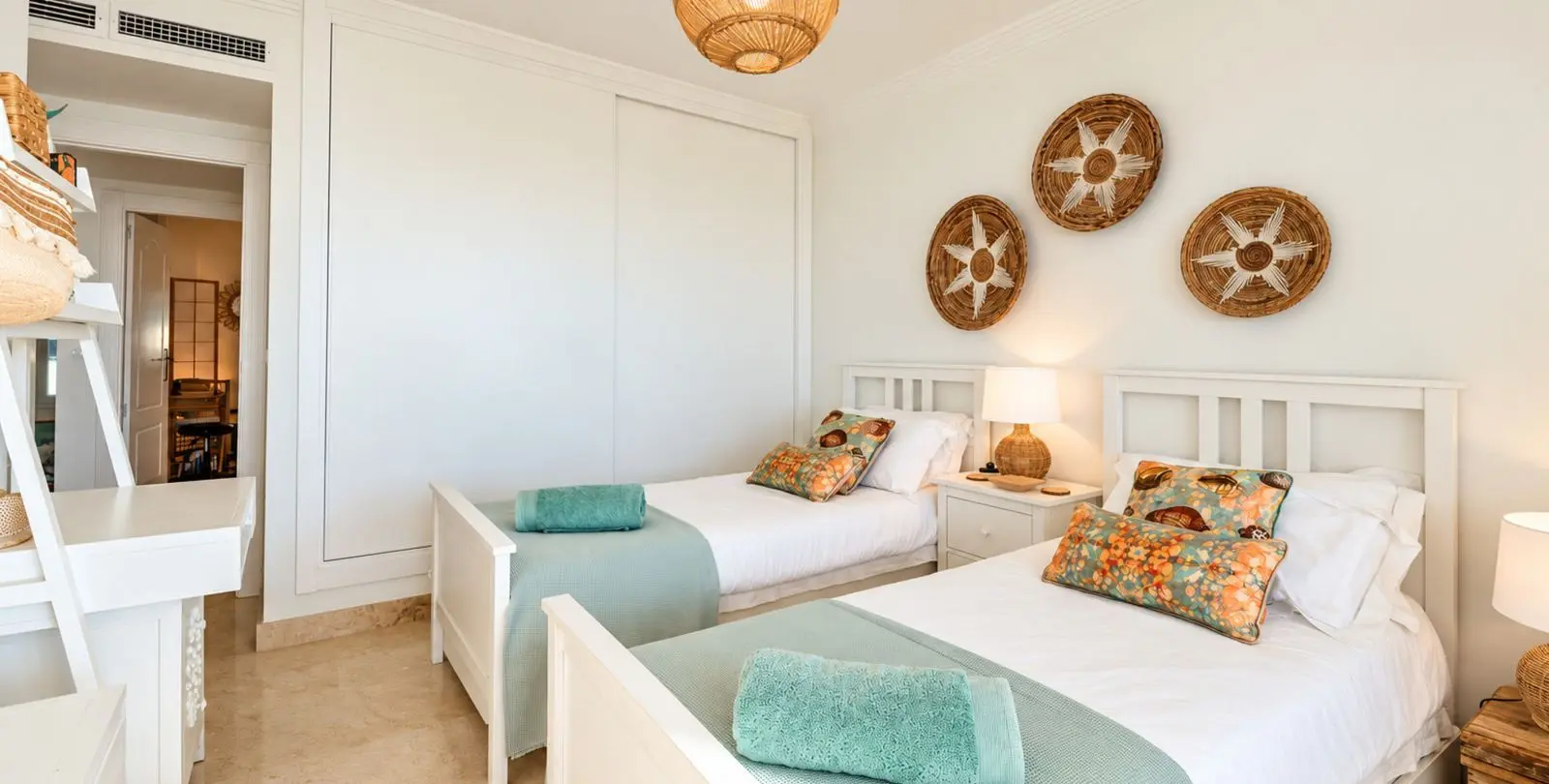 Sale of penthouse in Estepona 53