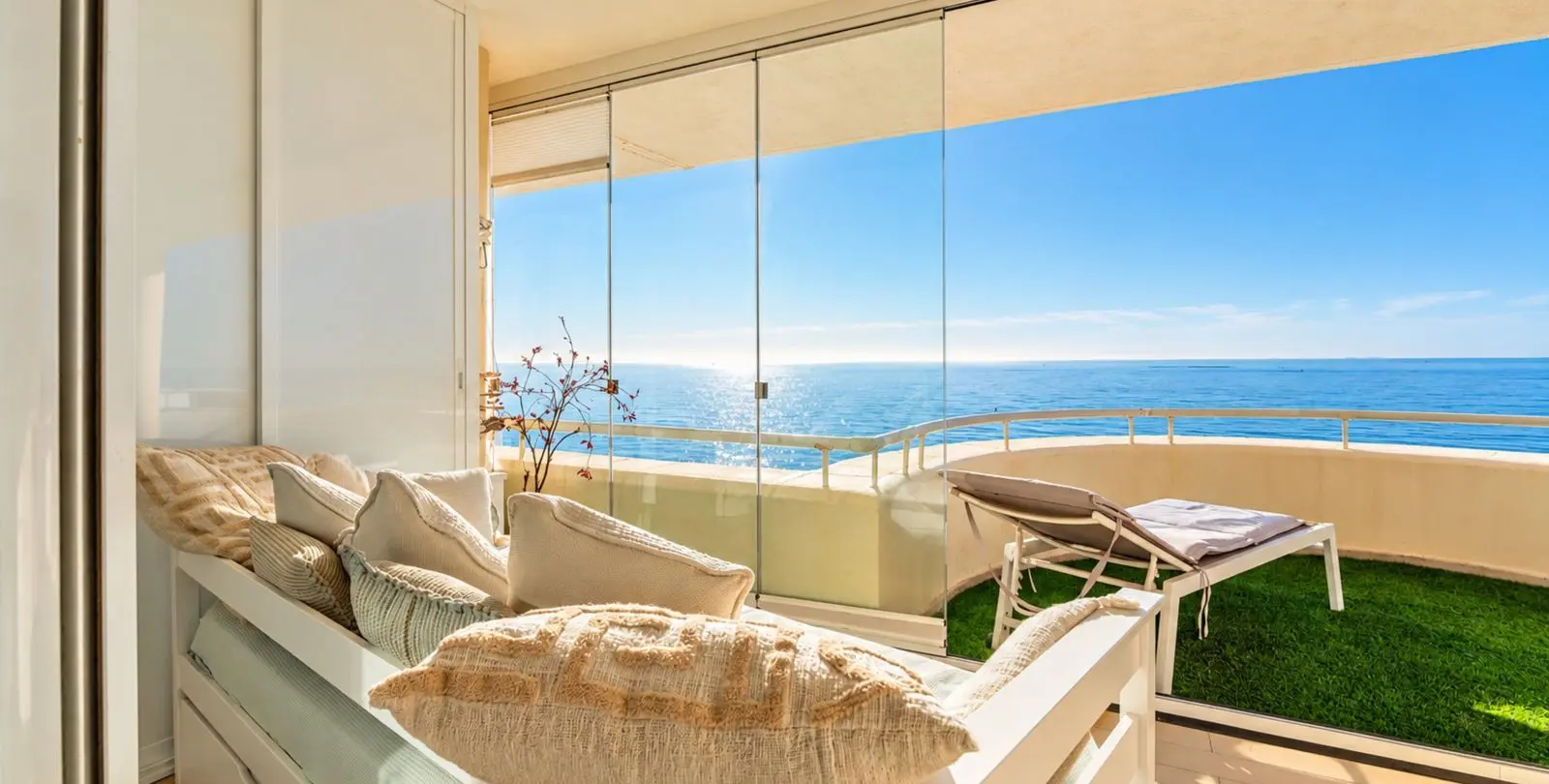 Sale of penthouse in Estepona 55