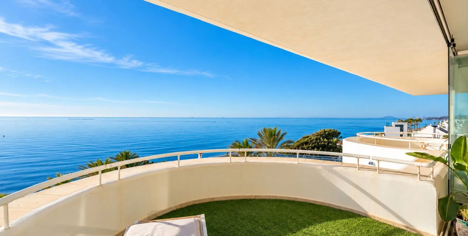 Sale of penthouse in Estepona 67