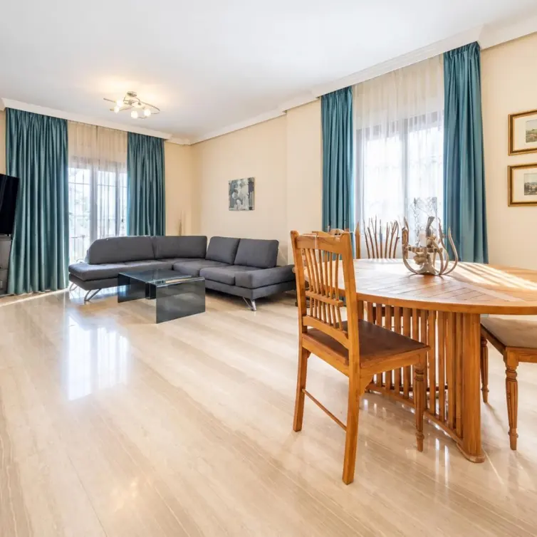 Venta de villa independiente en Guadalmina Baja