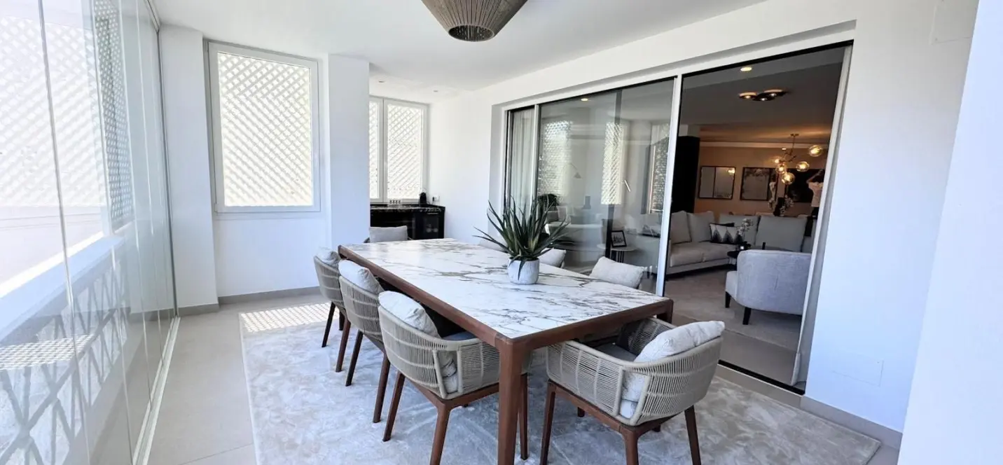 Venta de apartamento en planta media en Puerto Banús 0