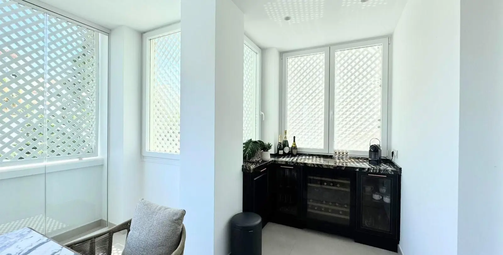 Venta de apartamento en planta media en Puerto Banús 5